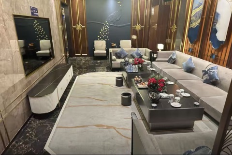 贵阳高端夜场招聘礼宾员,可提供住宿,贵阳夜总会招聘信息